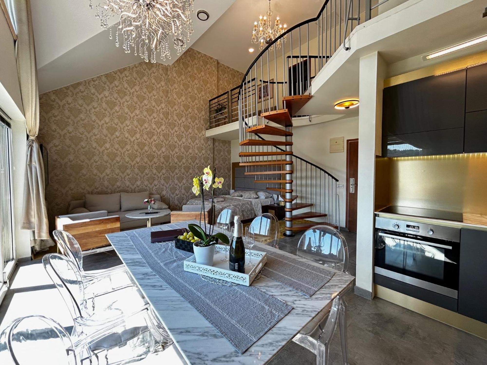 79m² 2 slaapkamer, 2 privé badkamer Appartement in Podčetrtek Buitenkant foto