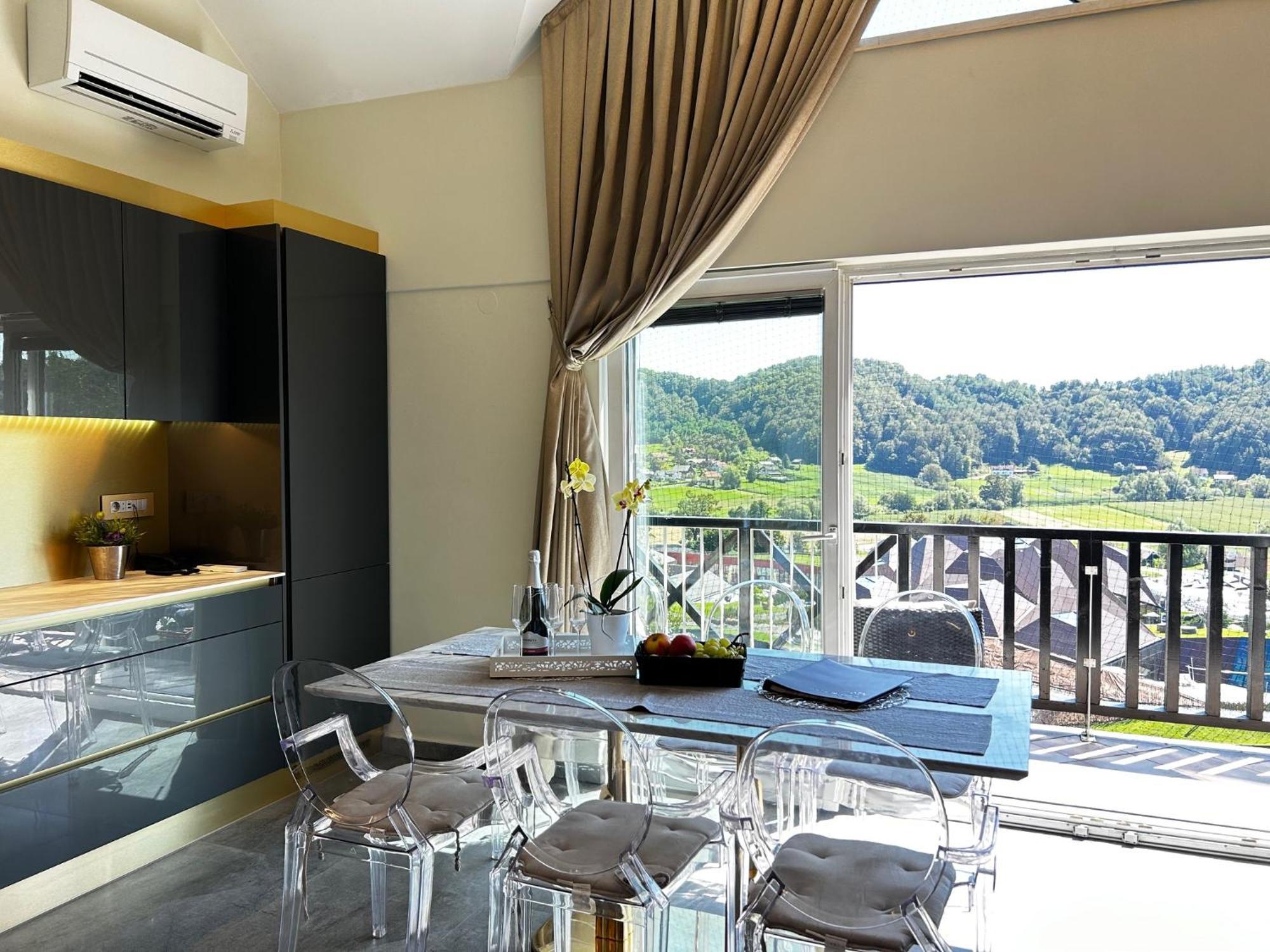 79m² 2 slaapkamer, 2 privé badkamer Appartement in Podčetrtek Buitenkant foto