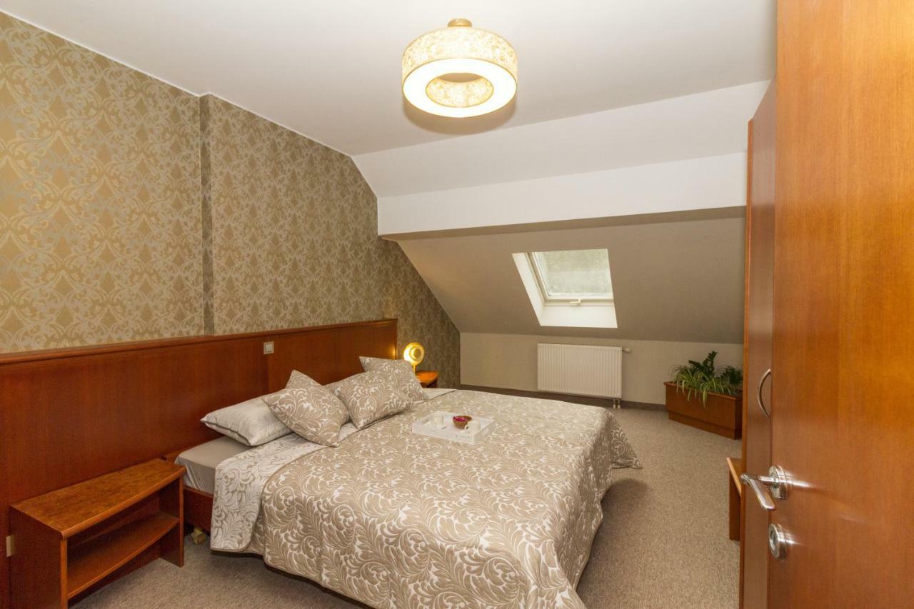79m² 2 slaapkamer, 2 privé badkamer Appartement in Podčetrtek Buitenkant foto