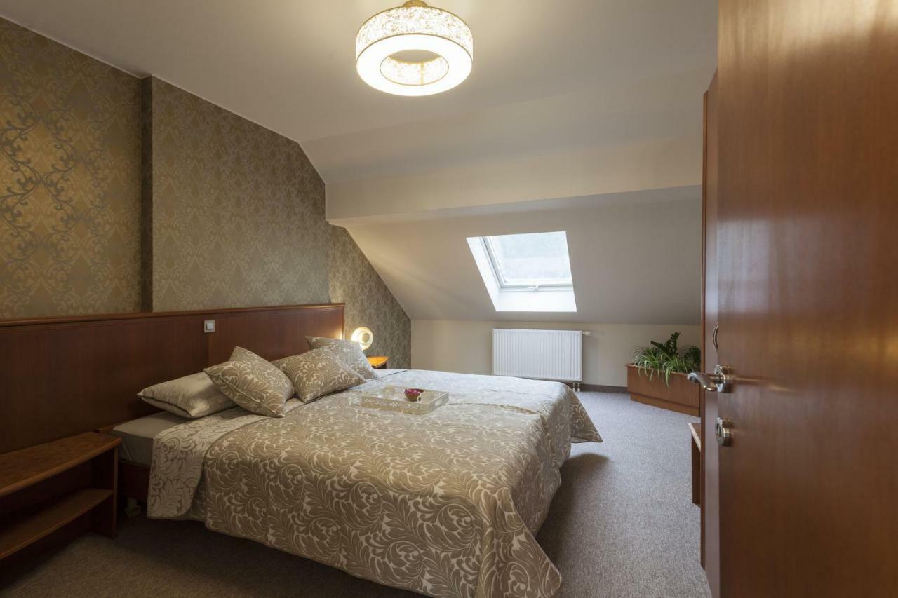 79m² 2 slaapkamer, 2 privé badkamer Appartement in Podčetrtek Buitenkant foto
