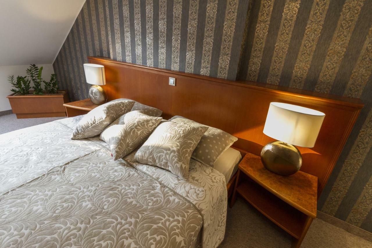 79m² 2 slaapkamer, 2 privé badkamer Appartement in Podčetrtek Buitenkant foto