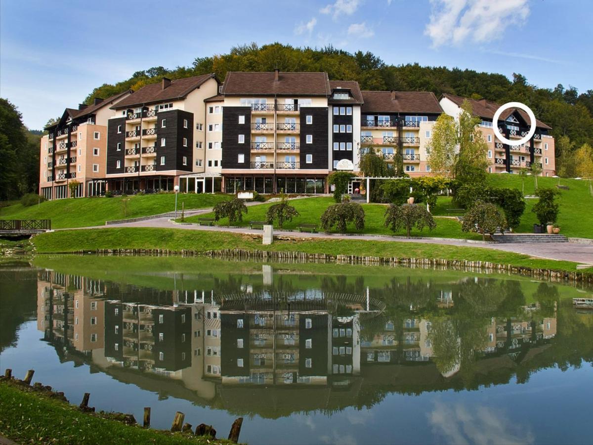 79m² 2 slaapkamer, 2 privé badkamer Appartement in Podčetrtek Buitenkant foto